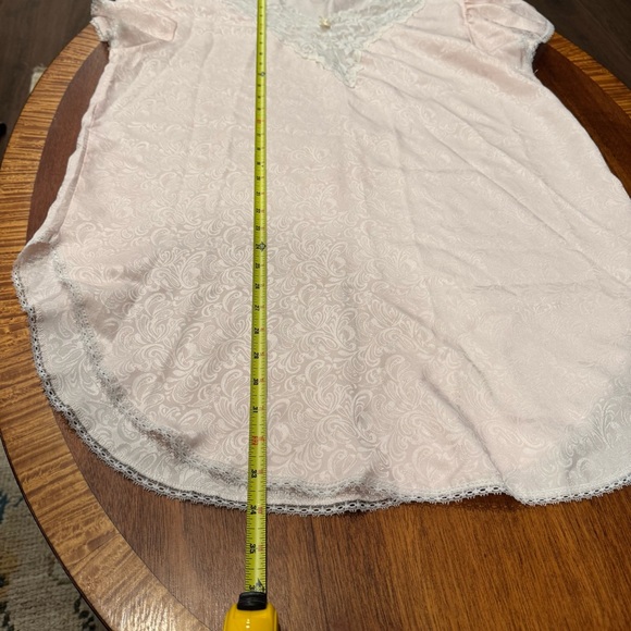 Vintage Lily‎ Of France Pale Pink Polyester Sateen Lace Trim Nightgown Sz Large - Picture 12 of 13